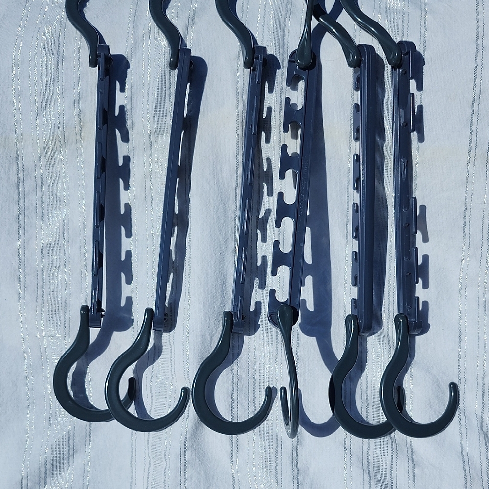 Multi-Hook Black Hanger Set